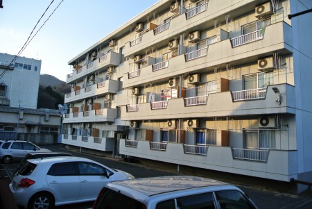 駐車場はドアから20秒